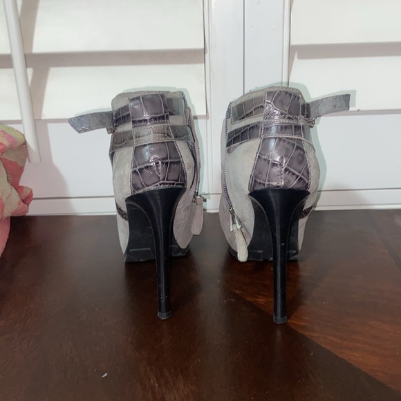 Women’s Guess Suede Booties 6 1/2 - Picture 3 of 8